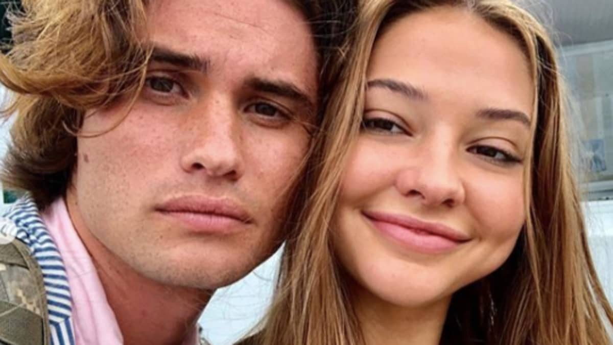 Outer Banks Stars Chase Stokes And Madelyn Cline Confirm They Re Dating Tyla